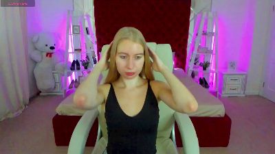 Alina__Blonde live cam on Cam4