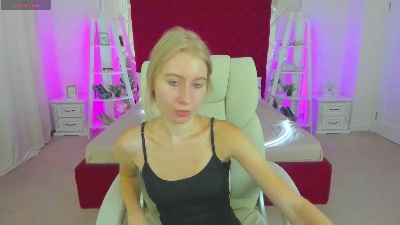 Alina__Blonde live cam on Cam4