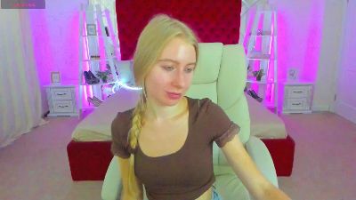Alina__Blonde live cam on Cam4