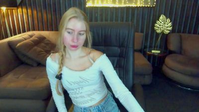 Alina__Blonde live cam on Cam4