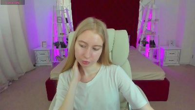 Alina__Blonde live cam on Cam4