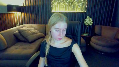 Alina__Blonde live cam on Cam4