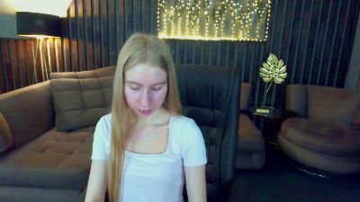 Alina__Blonde live cam on Cam4