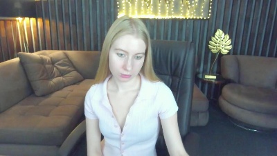 Alina__Blonde live cam on Cam4