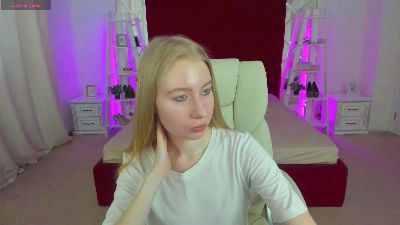 Alina__Blonde live cam on Cam4