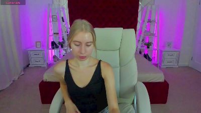 Alina__Blonde live cam on Cam4