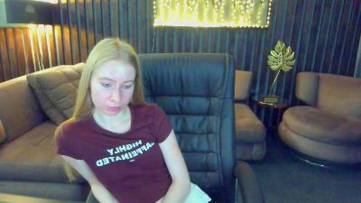 Alina__Blonde live cam on Cam4