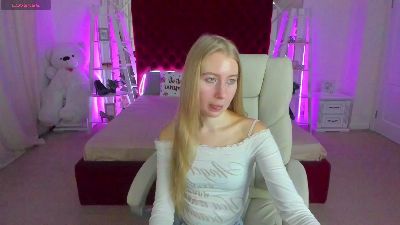 Alina__Blonde live cam on Cam4