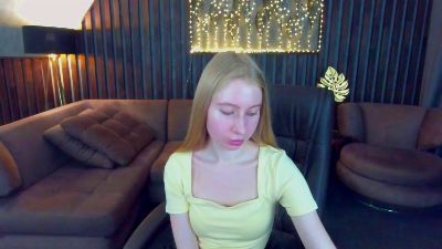 Alina__Blonde live cam on Cam4