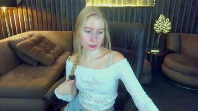 Alina__Blonde live cam on Cam4