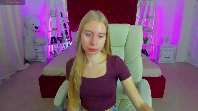 Alina__Blonde live cam on Cam4