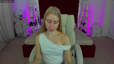 Alina__Blonde live cam on Cam4