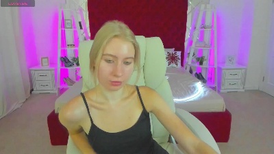Alina__Blonde live cam on Cam4