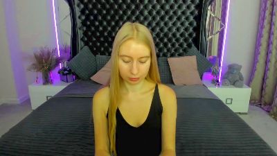 Alina__Blonde live cam on Cam4