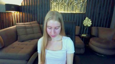 Alina__Blonde live cam on Cam4