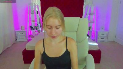 Alina__Blonde live cam on Cam4