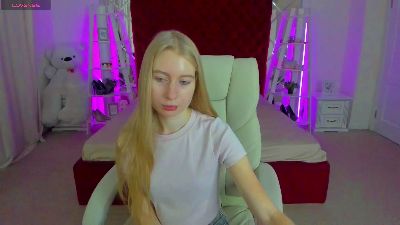 Alina__Blonde live cam on Cam4