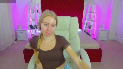 Alina__Blonde live cam on Cam4
