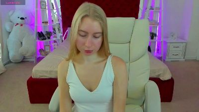 Alina__Blonde live cam on Cam4