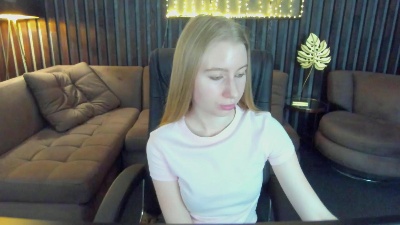 Alina__Blonde live cam on Cam4