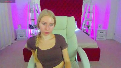 Alina__Blonde live cam on Cam4