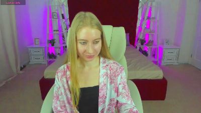 Alina__Blonde live cam on Cam4