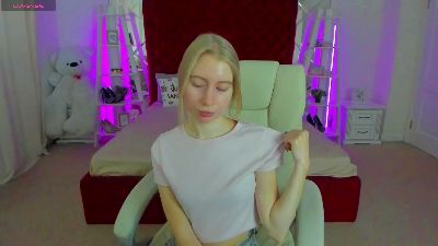 Alina__Blonde live cam on Cam4