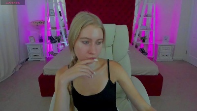 Alina__Blonde live cam on Cam4