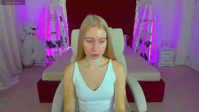 Alina__Blonde live cam on Cam4