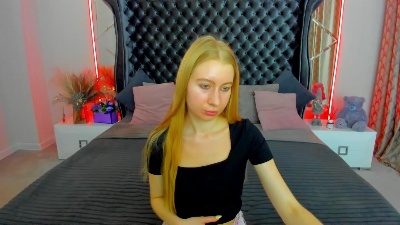 Alina__Blonde live cam on Cam4