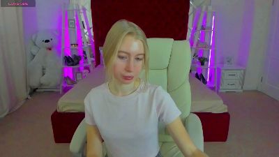 Alina__Blonde live cam on Cam4