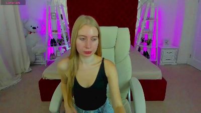 Alina__Blonde live cam on Cam4