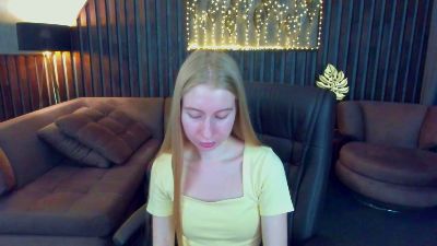 Alina__Blonde live cam on Cam4