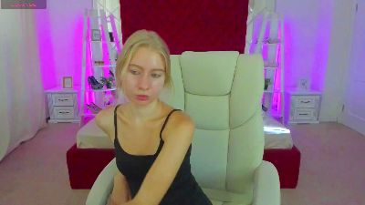 Alina__Blonde live cam on Cam4