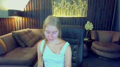 Alina__Blonde live cam on Cam4