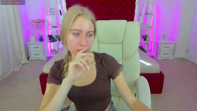 Alina__Blonde live cam on Cam4