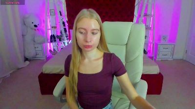 Alina__Blonde live cam on Cam4