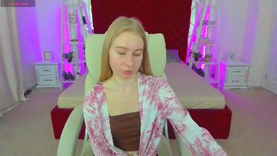 Alina__Blonde live cam on Cam4