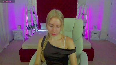 Alina__Blonde live cam on Cam4