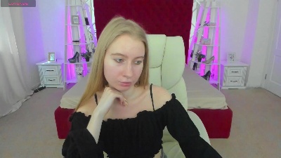 Alina__Blonde live cam on Cam4