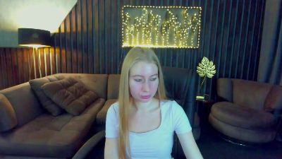 Alina__Blonde live cam on Cam4