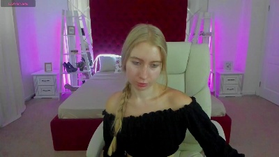 Alina__Blonde live cam on Cam4