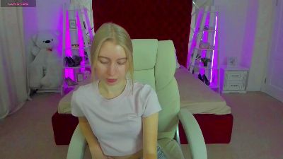 Alina__Blonde live cam on Cam4