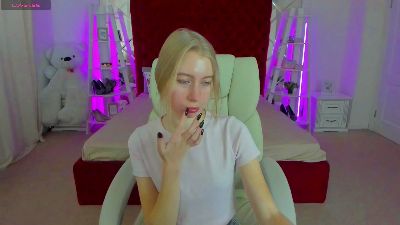 Alina__Blonde live cam on Cam4