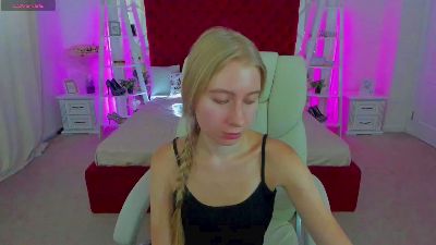 Alina__Blonde live cam on Cam4