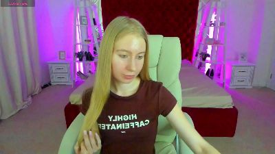 Alina__Blonde live cam on Cam4