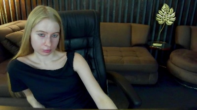 Alina__Blonde live cam on Cam4