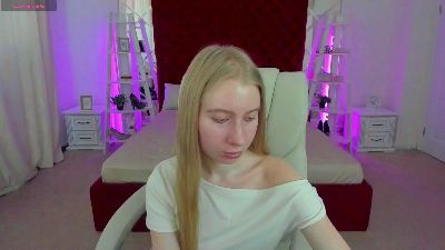 Alina__Blonde live cam on Cam4