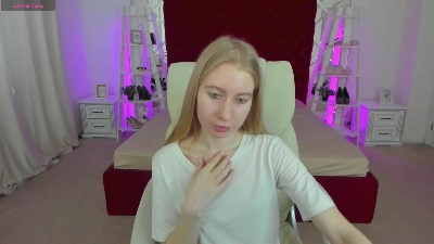 Alina__Blonde live cam on Cam4