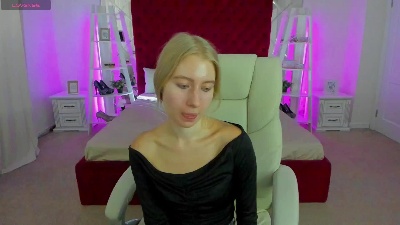 Alina__Blonde live cam on Cam4